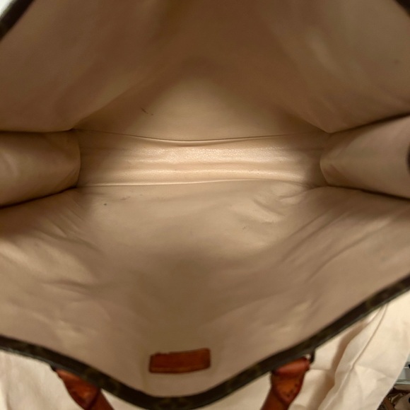 Louis Vuitton Sac Plat tote bag, a classic and versatile "flat bag" design. - Picture 8 of 16